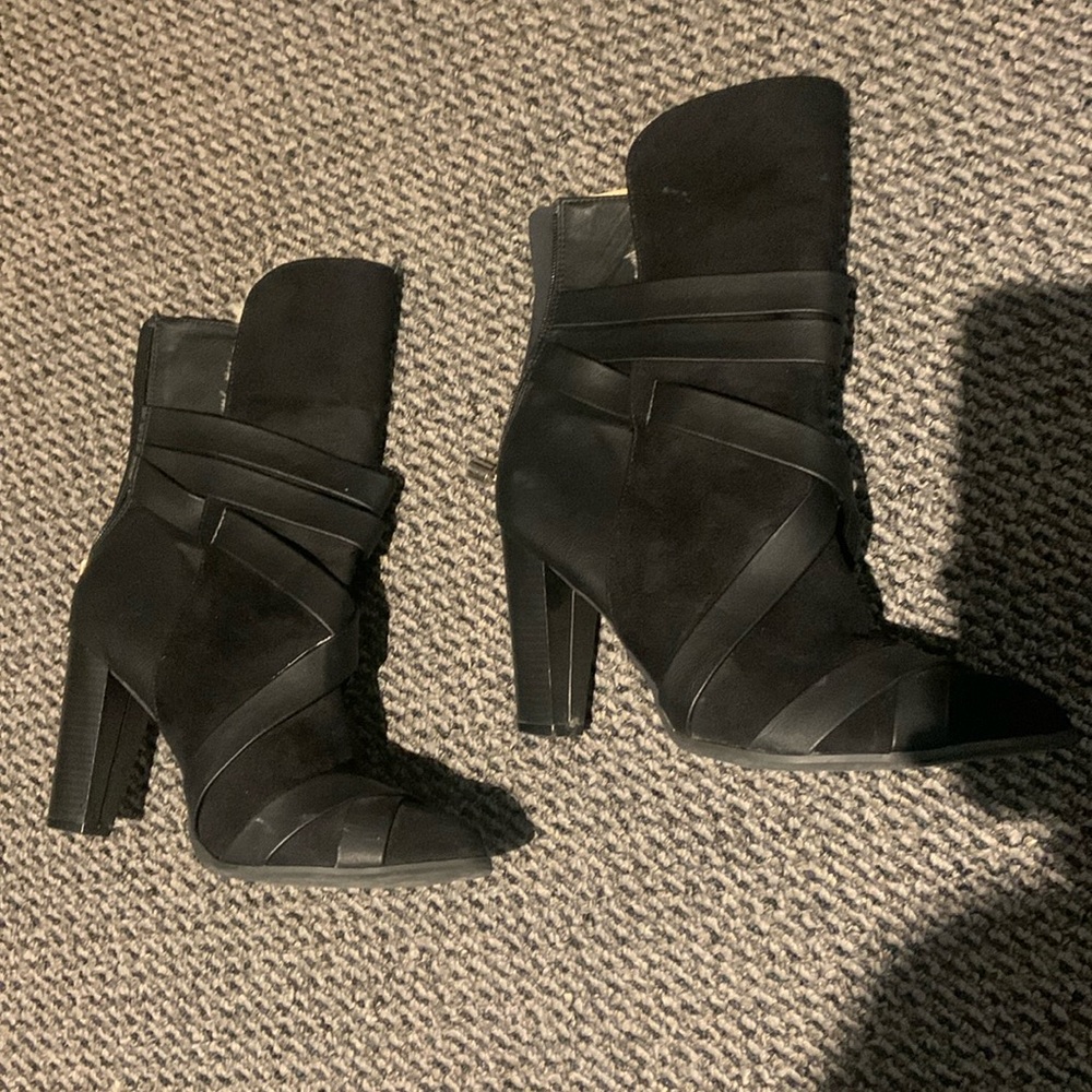 Women Heeled Boot with Foldable Fur Top if Wanted